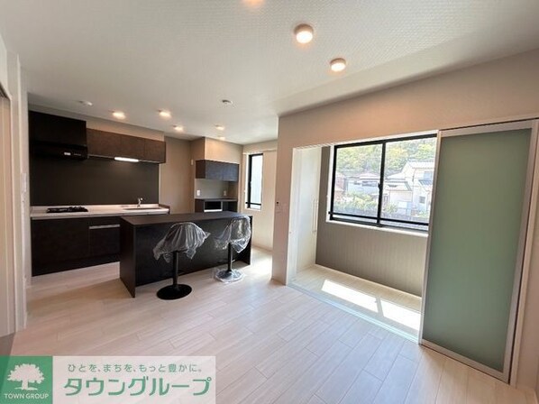 レヴメゾン神山四番館の物件内観写真